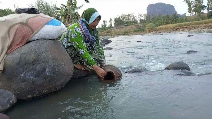 Program Pemanfaatan Air Hujan untuk Kebutuhan Warga Desa Tanjungsari
