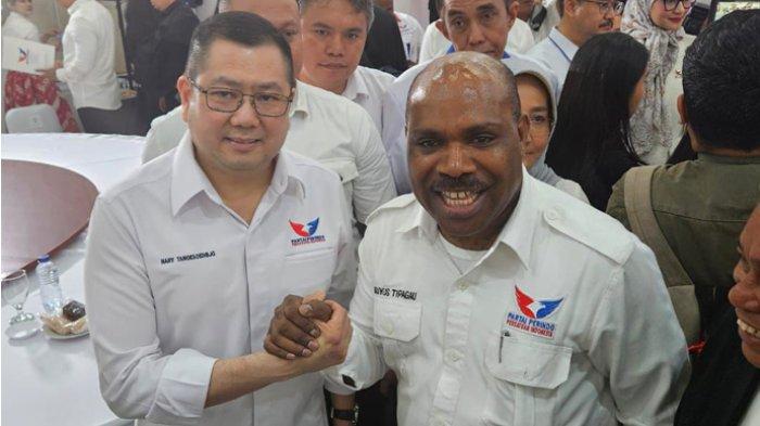 Gladiator Papua, Maximus Tipagau resmi menerima surat rekomendasi sebagai bakal calon Bupati Mimika dari Partai Perindo Pusat.