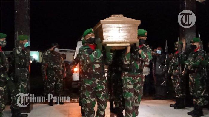 Empat prajurit TNI gugur pada insiden penyerangan di Pos Rayon Militer (Posramil) Kisor, Kabupaten Maybrat, Papua Barat.
