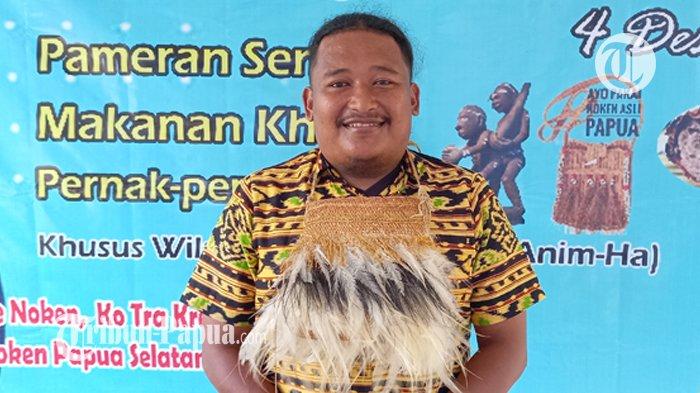 Ketua Ikatan mahasiswa dan pemuda Papua selatan (Imppas), Daniel Ndiwaen Mahuze mengatakan pemerintah perlu menyediakan wadah yang baik kepada para pengrajin Noken di Papua.