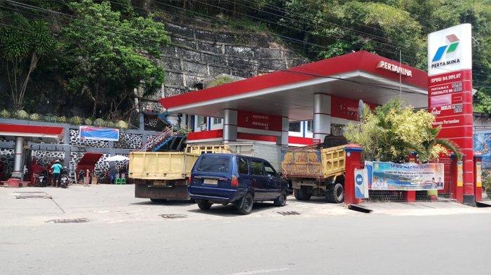 Satu di antara stasiun pengisian bahan bakar umum (SPBU) di Kota Jayapura yang sudah tak terlihat antrean kendaraan saat mengisi bahan bakar minyak (BBM).