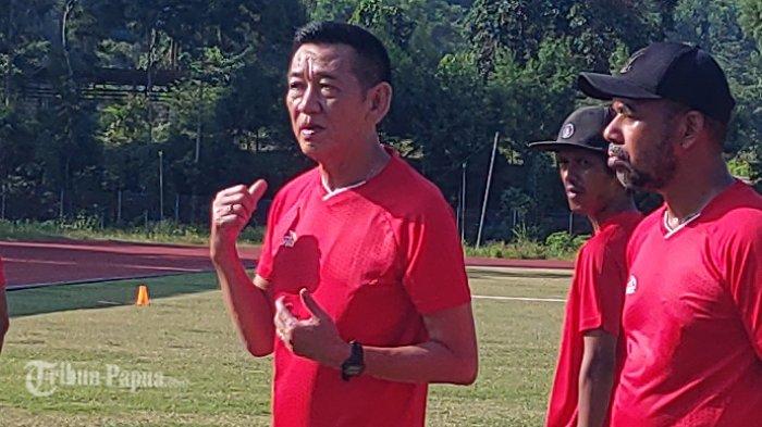 Pelatih kepala Persipura Jayapura, Tony Ho.