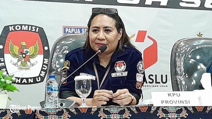 Ketua KPU Papua Selatan, Theresia Mahuze memberikan penjelasan kesiapan Pemilu 2024 Provinsi Papua Selatan.