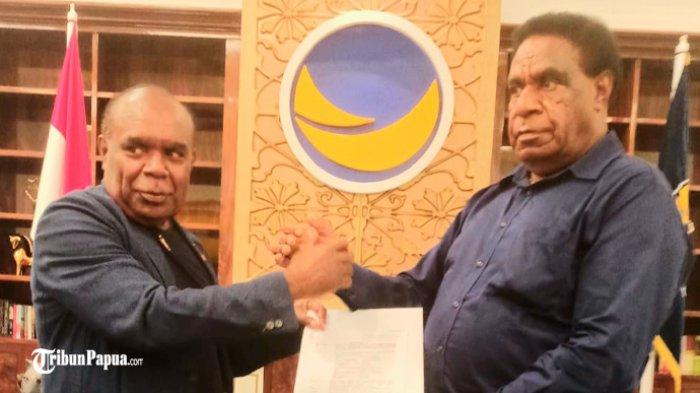 Bakal calon Gubernur dan Wakil Gubernur Provinsi Papua Selatan, Romanus Mbaraka dan Albertus Muyak di Kantor DPP Partai Nasdem.