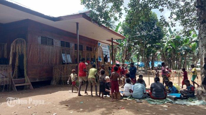 Yayasan Pemberdayaan Masyatakat Amungme Kamoro (YPMAK) program Divisi Sosial Ekonomi selaku pengelola dana kemitraan PT Freeport Indonesia (PTFI) membangun koperasi binaan bernama Koperasi Komsumen Jita Mandiri Jaya.