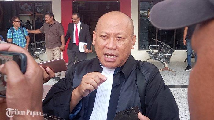 Ketua Tim Kuasa Hukum Johannes Rettob dan Silvy Herawaty, Iwan Niode.