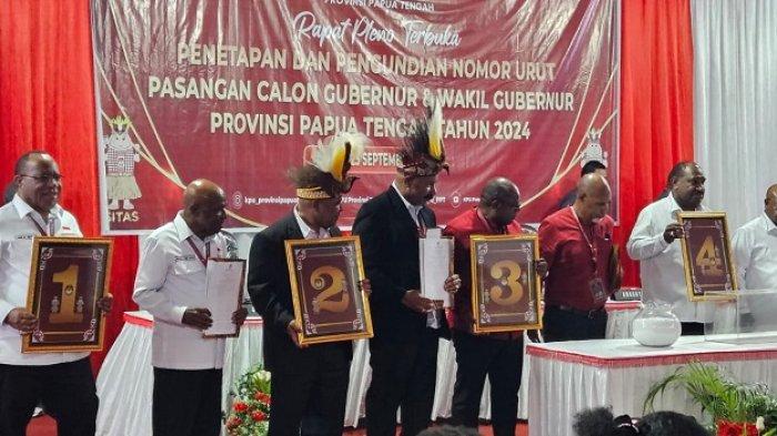 Tampak para pasangan calon gubernur dan wakil gubernur saat foto bersama, usai mencabut nomor urut di Kantor KPU Papua Tengah, Nabire.