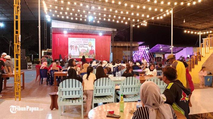 Suasana pasar malam Nabire Hebat di Kabupaten Nabire, Provinsi Papua Tengah.
