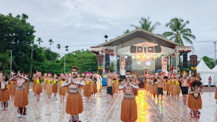 TIFA 2025 - Acara Timika Inside Festival of Art (TIFA) 2025 Kabupaten Mimika, Provinsi Papua Tengah di Pelataran Gedung Eme Neme Yauware, Kamis (25/5/2025).