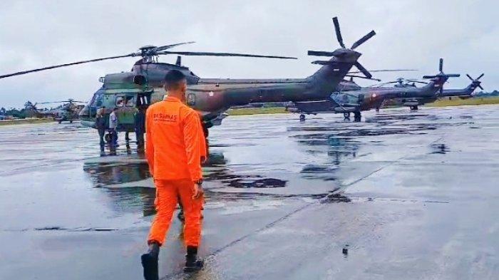 Tim SAR gabungan saat berangkat menggunakan helikopter untuk mencari Kapal LCT Cita XX, Kamis (24/7/2023).