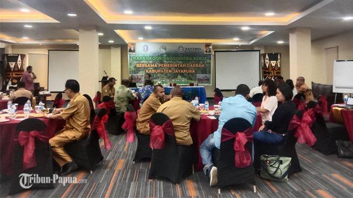 Suasana diskusi rapat koordinasi mitra kerja itu berlangsung di salah satu hotel di Sentani, Distrik Sentani, Kabupaten Jayapura.