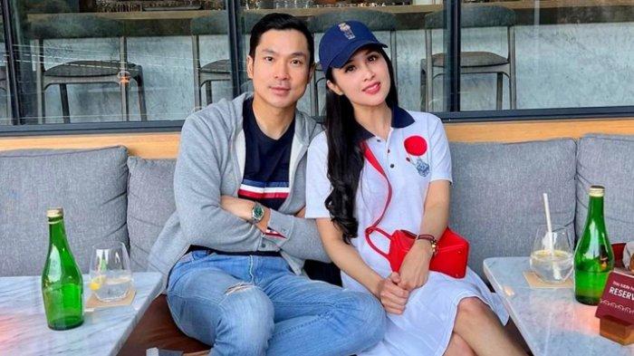 Suami dari artis Sandra Dewi, Harvey Moeis kini ditetapkan sebagai tersangka kasus korupsi timah. Sandra Dewi pun pernah keluhkan tabiatnya.