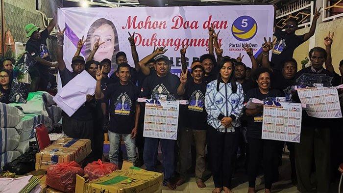 Foto bersama Caleg DPR Papua, Dapil Kabupaten Jayapura dari Partai Nasdem, Cintiya Ruliani Talantan dan tim pemenangannya dari 19 distrik se-Kabupaten Jayapura, usai penyerahan APK.