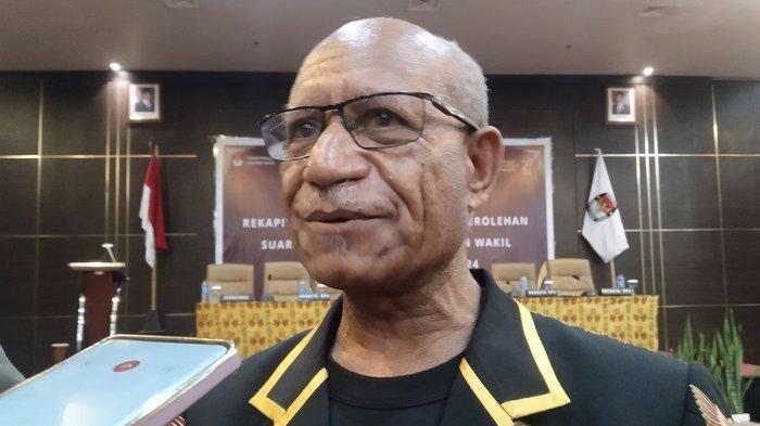 Ketua KPU Papua Steve Dumbon