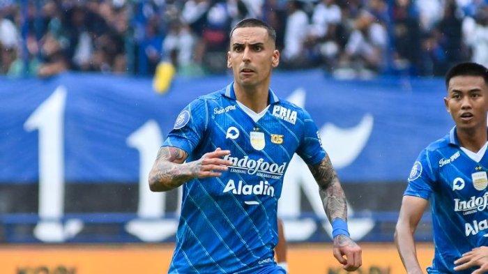 PERSIB BANDUNG - Alberto Rodriguez bek asal Spanyol milik Persib akan mencicipi duel elclasico Indonesia Persib vs Persija pertama kali pada pekan ke-28 Liga 1 2023-2024, Sabtu (9/3/2024) mendatang. (KOMPAS.com/ADIL NURSALAM)