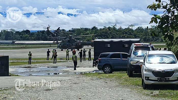 Aparat gabungan serta menggunakan helikopter milik TNI AU dikerahkan ke Distrik Alama Mimika, Papua Tengah, untuk mengevakuasi Glen Malcolm Conning (50), pilot helikopter milik Intan Angkasa Air Service yang dibunuh oleh Kelompok Kriminal Bersenjata (KKB) pada Senin (5/8/2024).