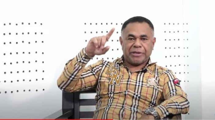 Benny Sweny menegaskan dirinya dan kolega tidak pernah menolak otonomi khusus (Otsus) Papua sebagaimana tuduhan John Wempi Wetipo kepadanya. Ia meminta Kemendagri segera melantik 8 anggota MRP terpilih.