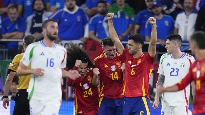 SELEBRASI - Para pemain Spanyol, antara lain Marc Cucurella (24), Aymeric Laporte (14), dan Mikel Merino (6), melakukan selebrasi setelah pertandingan Grup B Piala Eropa 2024 antara Spanyol dan Italia di Stadion AufSchalke Arena, Gelsenkirchen, Jerman, Jumat (21/6/2024) dini hari WIB. Spanyol menang dengan skor 1-0. AP/MANU FERNANDEZ