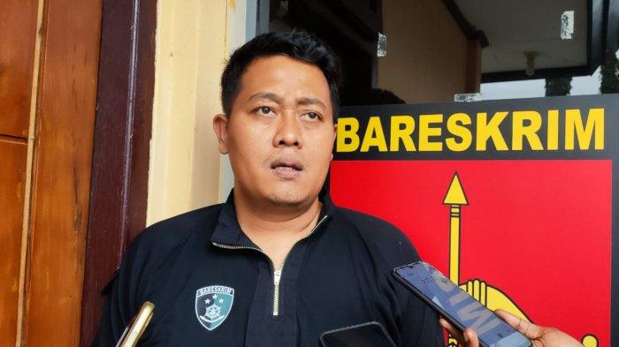 KEPASTIAN HUKUM - Kasat Reskrim Polres Jayapura, Iptu Sugarda saat diwawancarai awak media termasuk Tribun-Papua.com, di Sentani. Dia akan memberikan pelayanan dan kepastian hukum kepada masyarakat Kabupaten Jayapura.