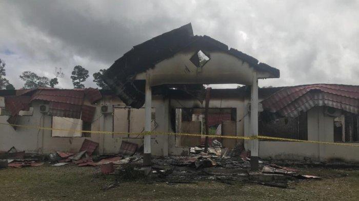 KEBAKARAN - Kantor Komisi Pemilihan Umum (KPU) Kabupaten Yahukimo, Provinsi Papua Pegunungan, terbakar pada Minggu (6/8/2023) dini hari.