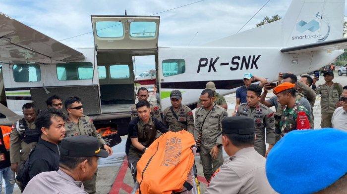 KKB PAPUA - Bharada Bonifasius Jawa, seorang anggota Brimob asal Nusa Tenggara Timur (NTT) yang tergabung dalam Satgas Ops Damai Cartenz, gugur dalam kontak tembak kontra Kelompok Kriminal Bersenjata (KKB) di Intan Jaya, Papua Tengah.