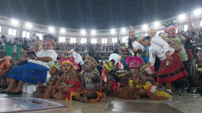 PERINGATAN HAN - Ribuan murid TK, PAUD dan SD kelas 1 padati Auditorium Uncen Jayapura pada peringatan hari anak Nasional ke-39 tingkat Kota Jayapura, Jumat (28/7/2023)