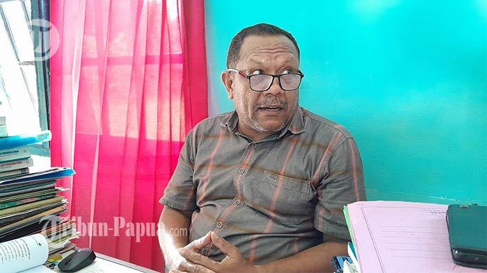 Ketua DPC Peradi Merauke, Guntur Ohoiwutun ketika diwawancarai wartawan di kantornya, Selasa (23/4/2024).