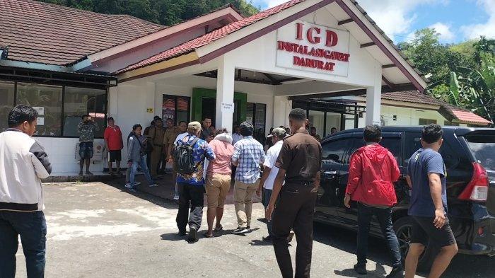 RSUD SERUI - Para penumpang pesawat Trigana Air yang tergelincir di Bandara Kepulauan Yapen dievakuasi ke RSUD Serui untuk mendapatkan perawatan medis, Senin (9/09/2024).