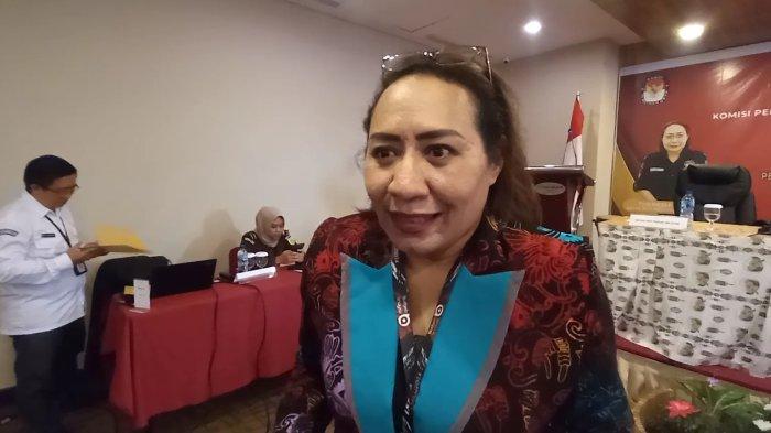 KETERANGAN - Ketua KPU Papua Selatan, Theresia Mahuse memberikan keterangan terkait tahapan Pemilu 2024 yang sudah dilaksanakan di wilayah Provinsi Papua Selatan.