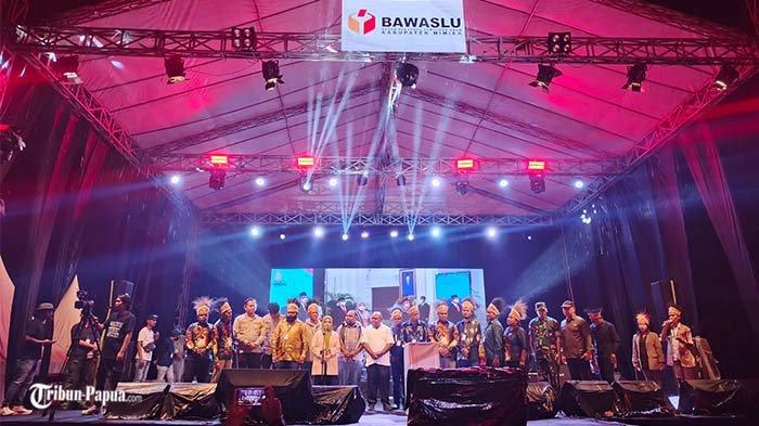 Nampak penampilan grub band Jamrud papa acara launching pengawasan pilkada Bawaslu Mimika, Rabu (4/9/2024).