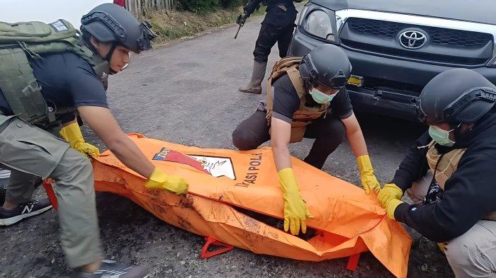 Nyawa seorang sopir bernama Rusli (40) berujung tragis. Perantau asal Jeneponto, Sulawesi Selatan itu tewas ditembak oleh TPNPB-OPM di Kabupaten Paniai, Papua Tengah.