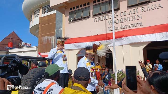 DEKLARASI - Pasangan Abisai Rollo dan Rustan Saru Kota Jayapura mendeklarasikan diri maju di Pilkada Kota Jayapura 2024, di GOR Waringin Kotaraja, Kamis (29/8/2024). Pasangan Abisai Rollo-Rustan Saru diusung oleh lima partai politik, dengan total 13 kursi di DPRD Kota Jayapura.