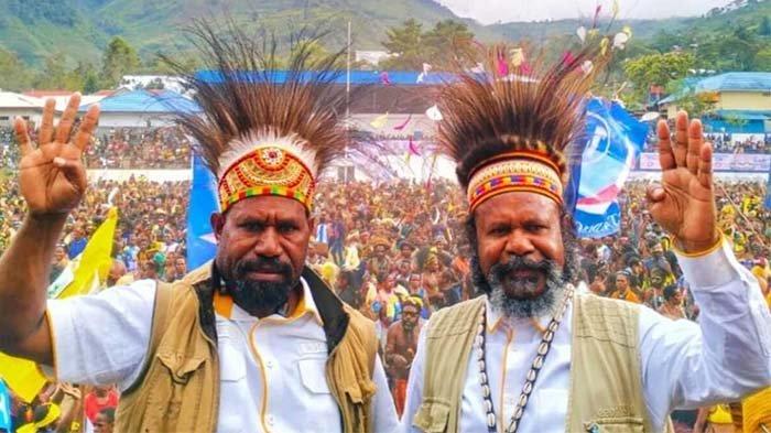 Pasangan calon Bupati Tolikara, Willem Wandik-Yotam Wonda, saat melakukan kampanye di Kabupaten Tolikara, Papua Pegunungan, November 2024 lalu. (Dok Tim Wilem-Yotam)