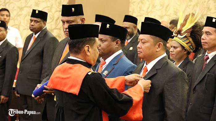 Ketua Pengadilan Tinggi Papua, Amin Sutikno melantik 34 anggota DPR Provinsi Papua Selatan di Merauke.