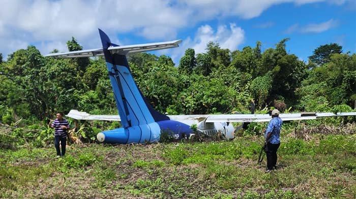 Pesawat Trigana PK YSP ATR 42-500 tergelincir di Bandara Stevanus Rumbewas Serui, Kabupaten Kepulauan Yapen, Provinsi Papua, Senin (9/9/2024).