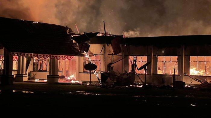 Polisi dalami kasus kebakaran yang menghanguskan Kantor Dinas BPMK, PTSP, dan Dispenda Kabupaten Yahukimo, Papua Pegunungan, Kamis (24/8/2023).