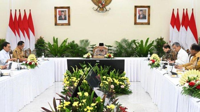 RAPAT - Wapres Ma'ruf Amin memimpin rapat pleno Badan Pengarah Percepatan Pembangunan Otonomi Khusus Papua (BP3OKP) di Istana Wapres, Jakarta, Senin (27/5/2024). ANTARA/HO-Biro Pers Sekretariat Wapres