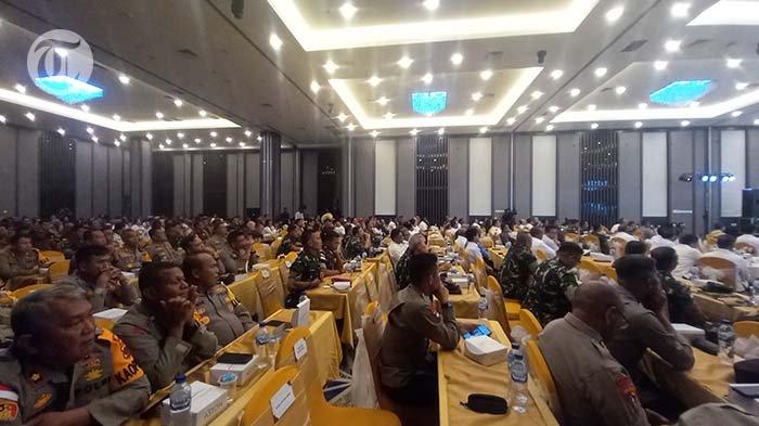 Suasana Rapat Koordinasi Kesiapan Penyelenggaraan Pilkada Serentak Tahun 2024 di Wilayah Papua di Aston Hotel, Kota Jayapura,Rabu (29/5/2024).