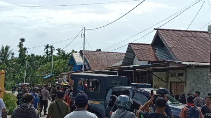 Tampak suasana di TPS 01 Nawaripi Mimika sat kericuhan meletup, Sabtu (7/12/2024)
