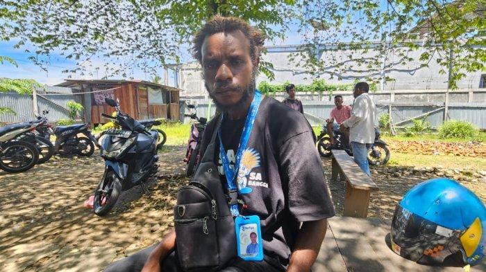 Tampak wartawan Tribun-Papua.com, Yulianus Degei usai dikeroyok oleh sejumlah oknum Polisi saat meliput aksi demo di Wadio, Nabire, Papua Tengah.
