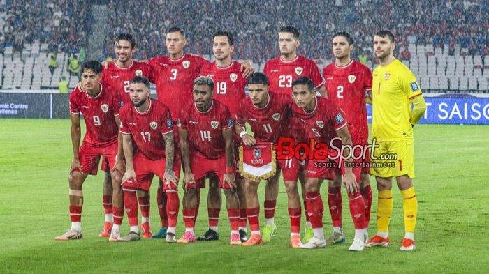 Timnas Indonesia sedang berfoto bersama di Stadion Utama Gelora Bung Karno, Senayan, Jakarta, Jumat (15/11/2024).