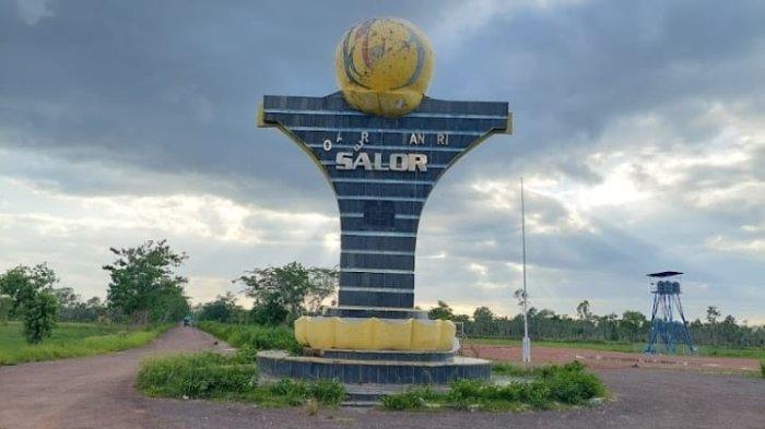 TUGU KTM SALOR - Inilah salah satu tugu ikon di Kabupaten Merauke, Provinsi Papua Selatan. Di tempat ini bakal dibangun pusat pemerintahan Provinsi Papua Selatan yang rencananya akan dikunjungi Wapres, Maruf Amin, Selasa (4/6/2024).