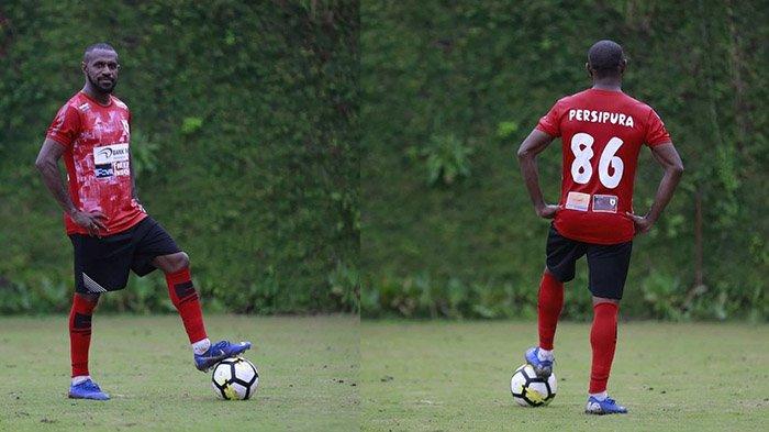 KOLASE FOTO - Boaz Solossa akhirnya kembali ke Persipura Jayapura setelah direstui PSS Sleman sebagai pemain pinjaman.