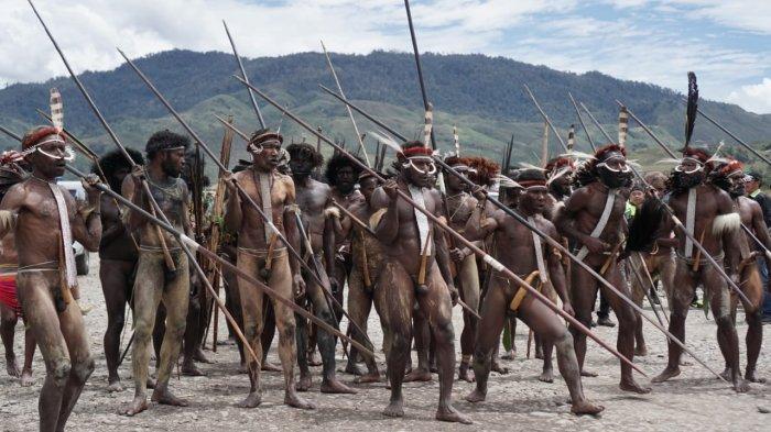 FESTIVAL BUDAYA - Sebanyak 5.000 wisatawan ditargetkan hadir, termasuk 103 turis asing yang dipastikan berkunjung ke Wamena mengikuti Mini Festival Lembah Baliem selama 3 hari, mulai 8 hingga 10 Agustus 2022 mendatang, Rabu (3/8/2022).