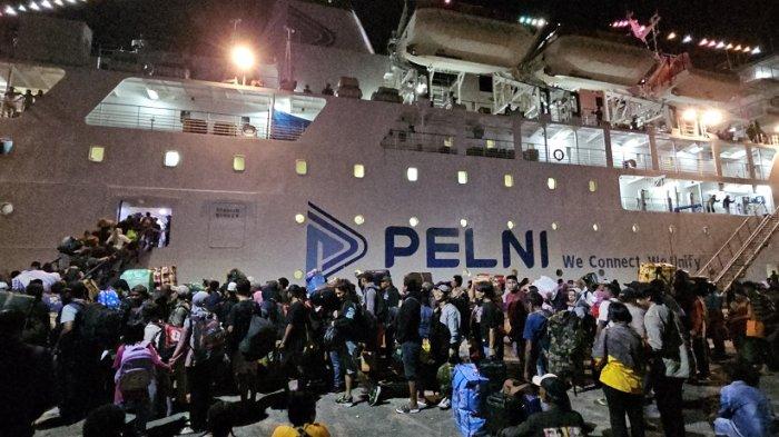 JADWAL KAPAL PELNI - Foto dokumen aktivitas arus mudik Lebaran 2025 di Dermaga Nabire, Sabtu, (29/3/2025). 