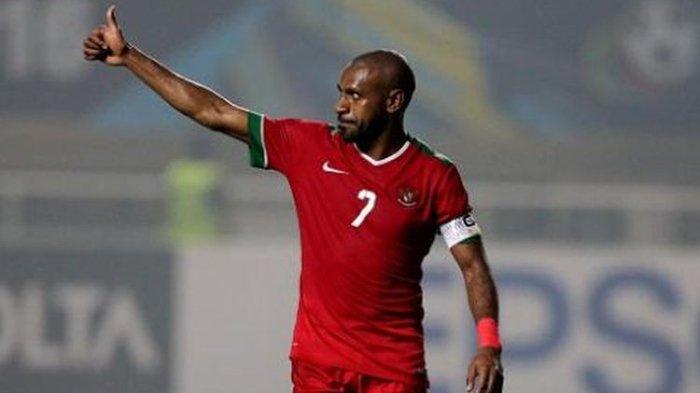 Pemain timnas Indonesia Boaz Solossa saat bertanding melawan Thailand pada laga final Piala AFF Suzuki Cup 2016 leg pertama di Stadion Pakansari, Cibinong, Bogor, Jawa Barat, Rabu (14/12/2016). Indonesia menang 2-1 atas Thailand dan akan bertanding di final Piala AFF Suzuki Cup 2016 leg kedua di Stadion Rajamangala, Thailand, Sabtu (17/12/2016) mendatang.