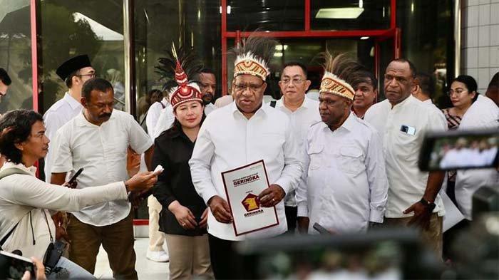 Partai Gerindra menyerahkan rekomendasi kepada John Wempi Wetipo dan Ausilius You sebagai paslon Gubernur dan Wakil Gubernur Papua Tengah pda Pilkada 2024.
