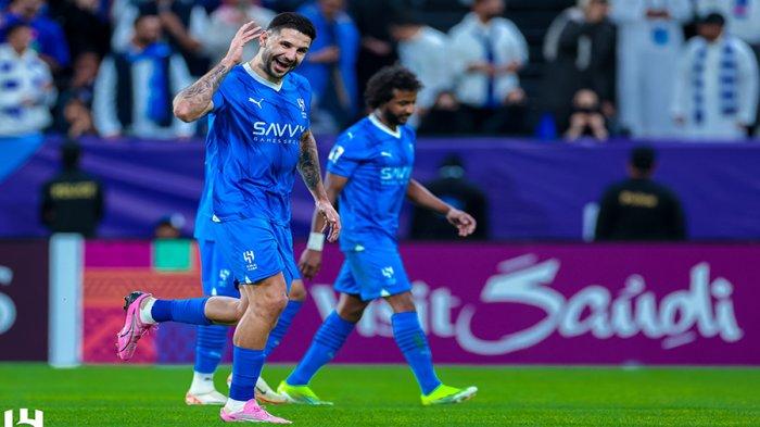 Aleksandar Mitrovic merayakan gol dalam pertandingan Al Hilal vs Al Ittihad di LCA itu terjadi di leg pertama babak 8 besar Liga Champions Asia di Kingdom Arena (Riyadh), Rabu (06/11/2024). Tuan rumah menang 2-0.