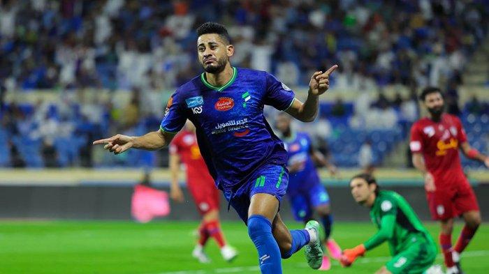 Penyerang Al Fateh di Liga Arab Saudi, Batna Mourad.