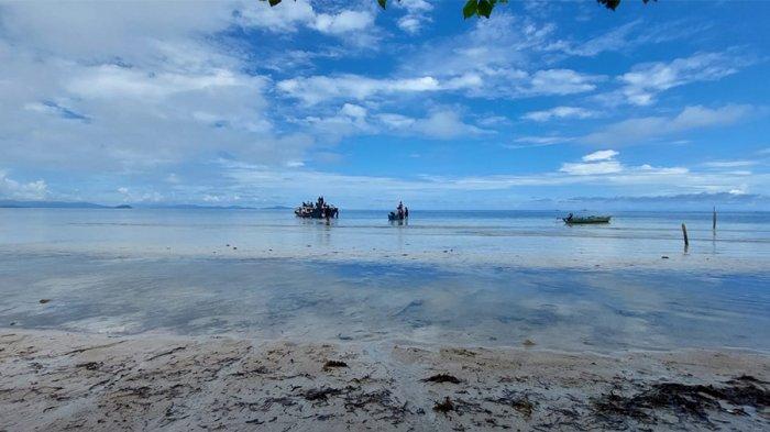 Terumbu karang di Pulau Soop, Kota Sorong, Papua Barat, Selasa (22/11/2022).